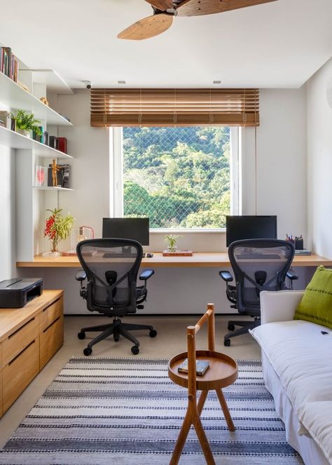 Storage And Office Room, Study Room Design Home Office Modern, Office Desk Window, Home Office Two Desks, Desk Under Window, Home Office Minimalista, Chicken And Waffle Sliders, Eclectic Home Office, Waffle Sliders