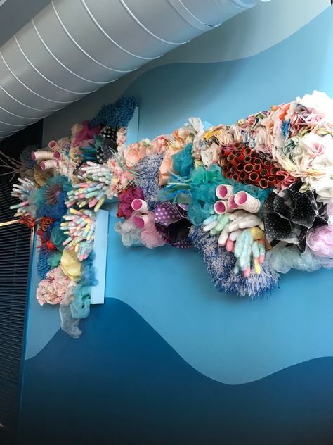 Underwater Diy Decorations, Ocean Art Installation, Diy Coral Reef Decorations, Diy Coral Reef, Coral Reef Decorations, Coral Diy, Coral Reef Craft, Diy Coral, Underwater Art