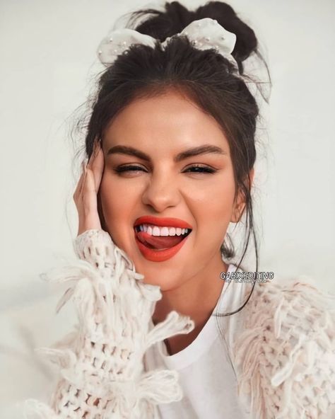 gabi 🍒 on Instagram: “Selena's been working her soul off this year and some of y'all have the audacity to come at her for no valid reason while she is just…” Selena Gomez Birthday, Selena Gomez Hair, The Audacity, Selena Gomez Pictures, Selena Gomez Style, Selena G, Fun Photos, Bike Photo, Marie Gomez