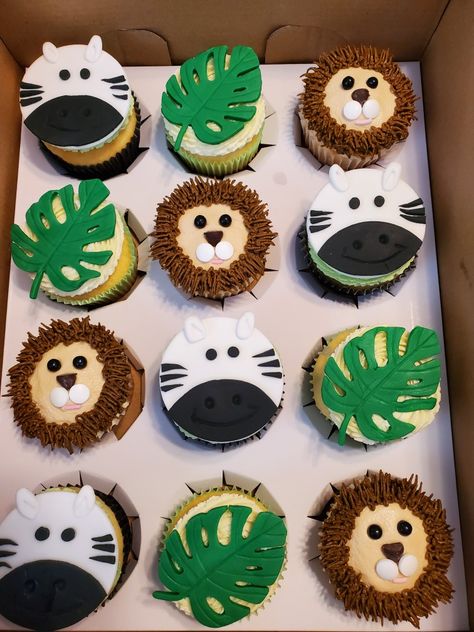 Wild One First Birthday Cupcakes, Cupcakes Jungle Theme, Jungle Theme Birthday Party Cakes, Safari Cupcakes Jungle Theme, Safari Themed Cupcakes, Tarzan Party, Desi Birthday, Jungle Theme Cupcakes, Jungle Cupcakes