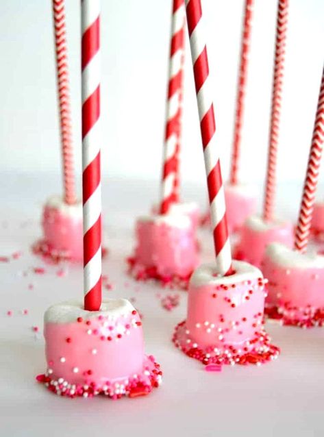 Easy homemade Valentine's Day marshmallow recipe for kids. Click through for the full Valentine's Day recipe! Valentines Healthy Snacks, Homemade Valentines Gift, Food Work, Fun Valentines Day Ideas, Valentines Snacks, Crafty Morning, Healthy Valentines, Diy Easy Recipes, Valentinstag Party