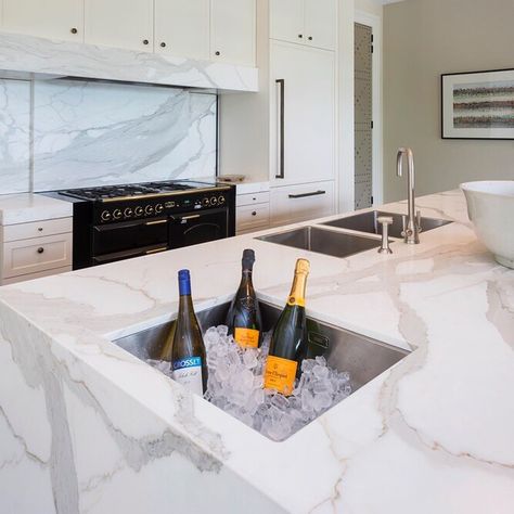 Happy New Year’s Eve - the perfect time for this built in (hidden) ice bucket in a Calacatta Marble bench. Installed by… Home Lounge Room Bar, Marble Bench, Kitchen Bars, Natural Stone Kitchen, Outdoor Kitchen Bars, Wine Cellar Design, Cellar Design, Beautiful Houses Interior, Home Bar Designs