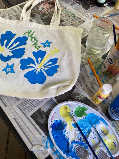 Painted Tote Bags Summer, Painted Beach Bag, Diy Painted Tote Bag Ideas, Beach Tote Bags Diy, Decorated Tote Bags, Diy Tote Bag Design, Handpainted Tote Bags, Diy Tote, Sac Diy