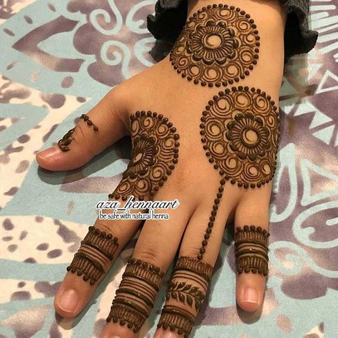 Simple Back Hand Mehndi Design For Rakshabandhan 2019 Rakshabandhan Mehndi Designs, Henna Easy, Round Mehndi Design, Simple Mehandi, Henna Flower, Inai Pengantin, Simple Arabic Mehndi, Henna Tutorial, Small Henna