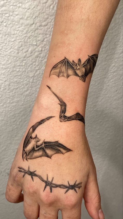 Emo Tattoo Sleeve, Bat Hand Tattoo, Bat Knee Tattoo, Tattoos In Other Languages, Bats Tattoo, Bat Tattoos, Bats Tattoo Design, Real Tattoos, Vampire Tattoo