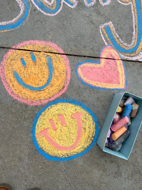 Chalk Aesthetic, Aesthetic Chalk Art, Fun Chalk Art, Chalk It Up, Summer Wallpaper, Chalk Art, Aesthetic Photography, Summer Aesthetic, Aesthetic Pictures