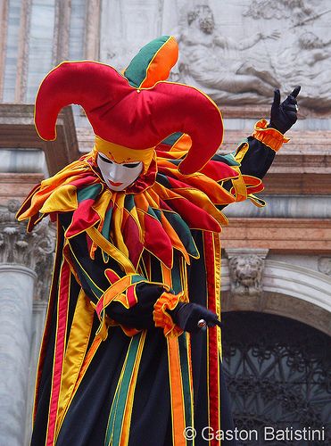 Masquerade Mask Venice Carnivale, Venice Carnival Costumes, Jester Costume, Costume Carnaval, Venice Mask, Venetian Carnival Masks, Carnival Of Venice, Venetian Masquerade, Venetian Masks