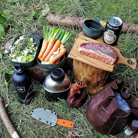 Cooking In The Wilderness, Bushcraft Aesthetic, Woodsman Aesthetic, Bushcraft Food, Wilderness Cooking, Bushcraft Cooking, Alaska Camping, Medieval Recipes, Open Fire Cooking