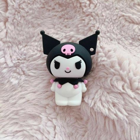 How To Make Kuromi Clay, Hello Kitty Out Of Clay, Air Dry Clay Ideas Sanrio, Clay Crafts Hello Kitty, Clay Crafts Sanrio, Air Dry Clay Hello Kitty, Kuromi Polymer Clay, Kuromi Clay Art, Sanrio Clay Ideas