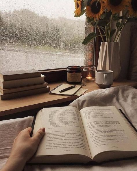 Definition Of Aesthetic, Girl Reading Book, Girl With Headphones, Books To Read For Women, Gadgets Technology Awesome, Book Wallpaper, Celebrity Look Alike, Celebrity Style Red Carpet, Sound Of Rain