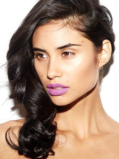 The Cool Girl's Guide to Fall Makeup | Allure Lilac Lipstick, Makeup Purple, Lip Trends, Date Night Makeup, Summer Bride, Purple Lips, Purple Lipstick, Bold Lips, Spring Makeup