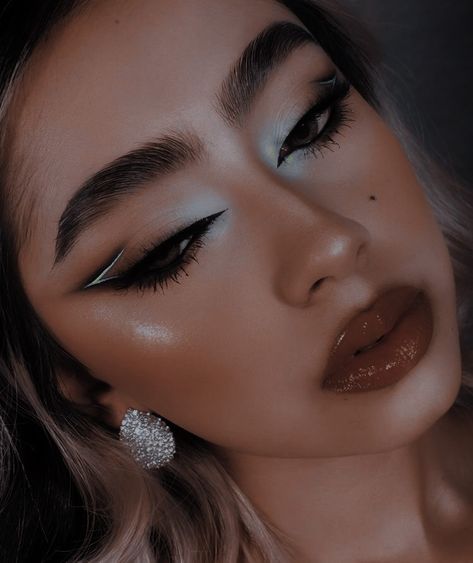 White And Black Liner Makeup, White And Black Makeup Looks, Eyeliner Art, Black Makeup Looks, Black And White Makeup, Skin Aesthetic, Angel Makeup, Dark Eye Makeup, Rhinestone Makeup