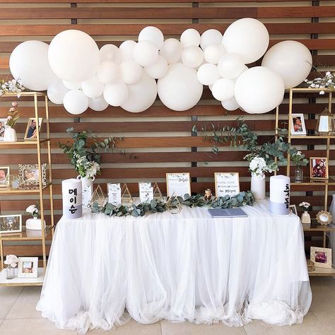 White Bday Decorations, White 1st Birthday Party, White Birthday Decorations, White Grad Party, White Table Decorations, Cheap Party Decorations, White Party Decorations, Easy Backdrops, Communion Party