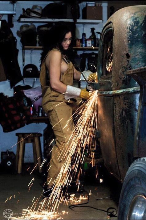 Mechanic Pinup, Woman Welder, Mechanics Photography, Car Blueprint, Women Welder, Welding Trucks, Rockabilly Cars, Woman Mechanic, Girl Mechanics