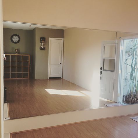 Dance studio Affordablemirrors Dance Room Aesthetic In House, Small Home Dance Studio, Dance Studio In House, Mini Dance Studio, Small Dance Studio Design, Dancing Room, Dance Studio Design, Dance Studio Decor, Home Dance Studio