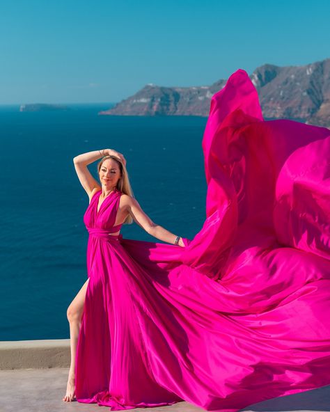 Weekend appreciation post for @santorinidress the OGs of the flying dress photos. I had such a great time during my September 2022 photo shoot and highly recommend this team if you are thinking about a flying dress photo shoot in Greece. I paid full price for my shoot, btw, this is *not* an ad. Santorini dress, flying dress, flying dress photoshoot, Santorini Greece #santorinidress #flyingdress #flyingdressphotoshoot #santorinigreece Dress Photoshoot Poses, Creative Portrait Photoshoot, Flowy Dress Photography, Flying Dress Photoshoot, Long Train Dress, Videography Ideas, Santorini Dress, Santorini Photographer, Dress For Photoshoot