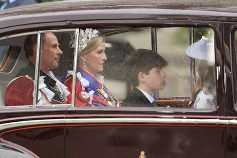 James Windsor, Royal Cape, Coronation Gown, Pippa And James, Royal Uk, Lady Louise Windsor, British Royal Families, The Coronation, Royal Life