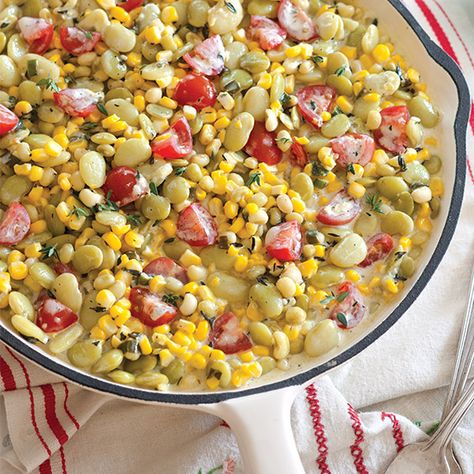 A summer garden’s bounty comes together in this classic Southern Summer Succotash! Paula Deen Succotash, Pea Salads, Lady Peas, Southern Succotash, Baby Lima Beans, Succotash Salad, Side Veggies, Summer Succotash, Succotash Recipe