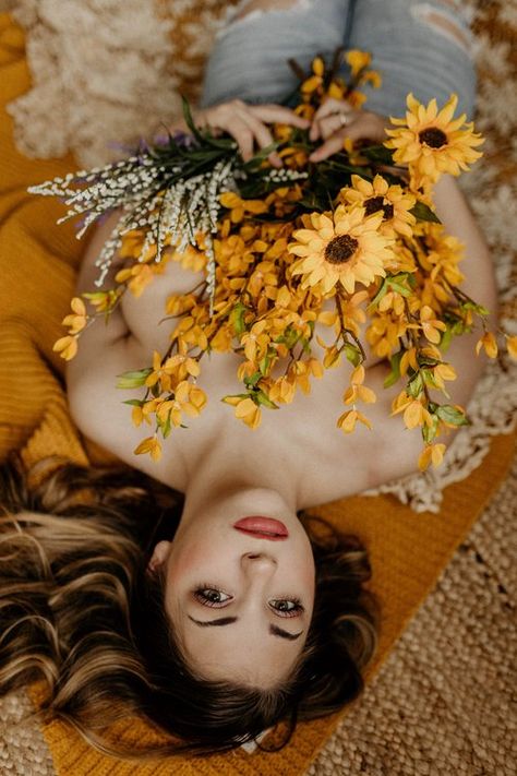 Photography With Flowers Ideas, Bed Of Flowers Photoshoot, Flower Over Chest Photoshoot, Women Flower Photoshoot, Flower Props Photography, Flowery Photo Shoot, Flowers On Chest Photography, Flower Shoot Ideas, Flower Top Session