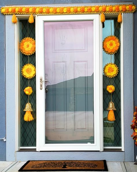 Great way to welcome happiness.. indian door toran... Diwali Door Decoration Ideas, Flower Toran Designs Doors, Diwali Door Decoration, Diwali Decorations At Home Entrance, Decorating Your Front Porch, Door Flower Decoration, Door Toran, Home Flower Decor, Front Porch Decor Ideas