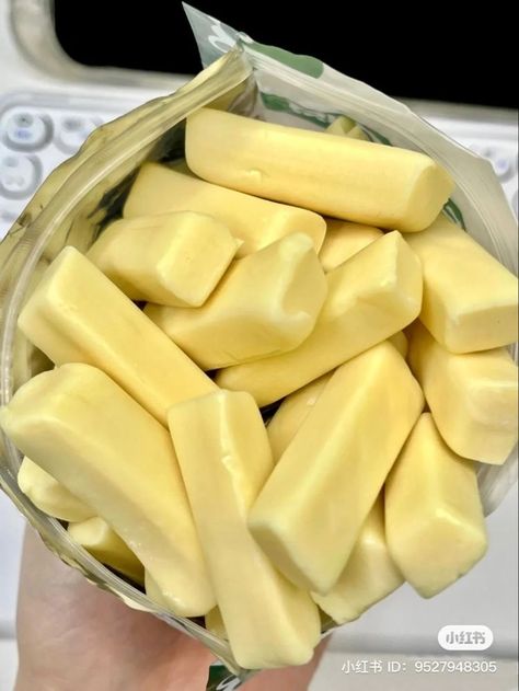 Brown Snacks, Banana Aesthetic, Chinese Sweets Aesthetic, Asian Snacks Aesthetic, Japan Snacks Aesthetic, Asian Gummy Candy, Snacks From Japan, Spicy Candy, Asian Candy