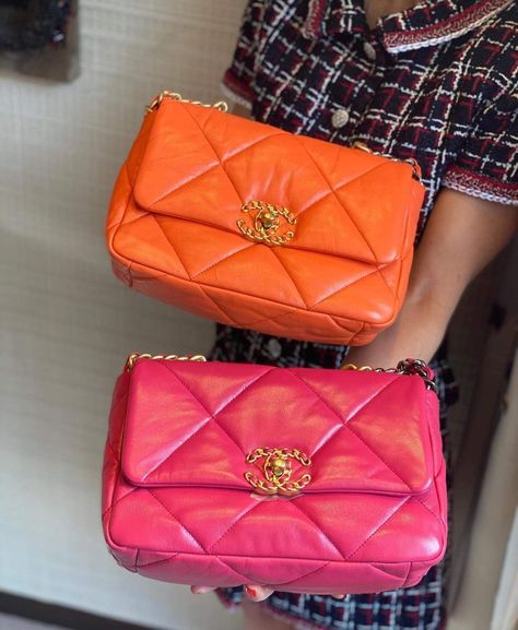 #orange #pink #chanel #chanel19 #C19 #small #luxury #life #luxuries I have chanel19 pink - small 😘 In Vietnam 😘 Orange Chanel Bag, Hot Pink Chanel Bag, Chanel Bag Aesthetic, Pink Chanel Bag, Unrealistic Wishlist, Chanel 19 Bag, Cute Laptop Bags, Orange Handbag, Big Handbags