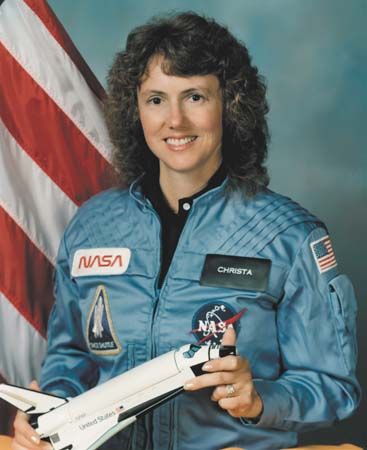 Christa McAuliffe,Teacher. First U.S. Private Citizen in space, aboard the Challenger Space Shuttle which exploded shortly after lift off. Challenger Explosion, Christa Mcauliffe, Space Shuttle Challenger, The Dictator, Nasa Photos, Nasa Space Shuttle, Nasa Astronauts, Space Program, Space Suit