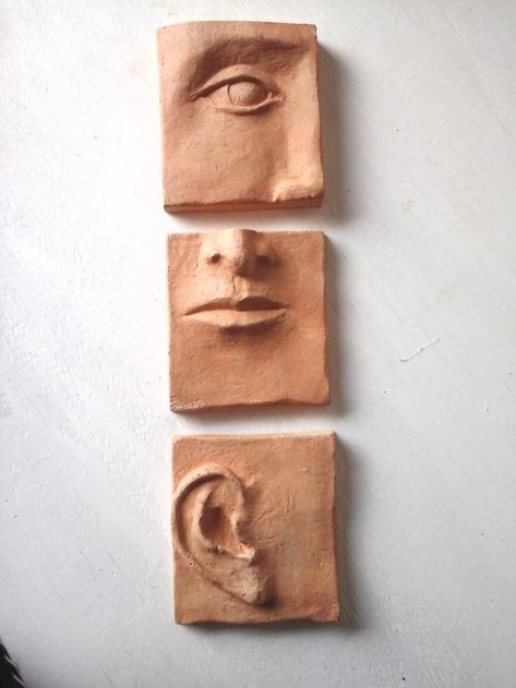 Simple Sculpture Art, Terracotta Art Sculpture, Simple Sculpture Ideas Clay, Terracotta Clay Sculpture, Wall Clay Art Ideas, Terracotta Clay Art, Pottery Inspo Simple, Pottery Simple Ideas, Ceramics Wall Art