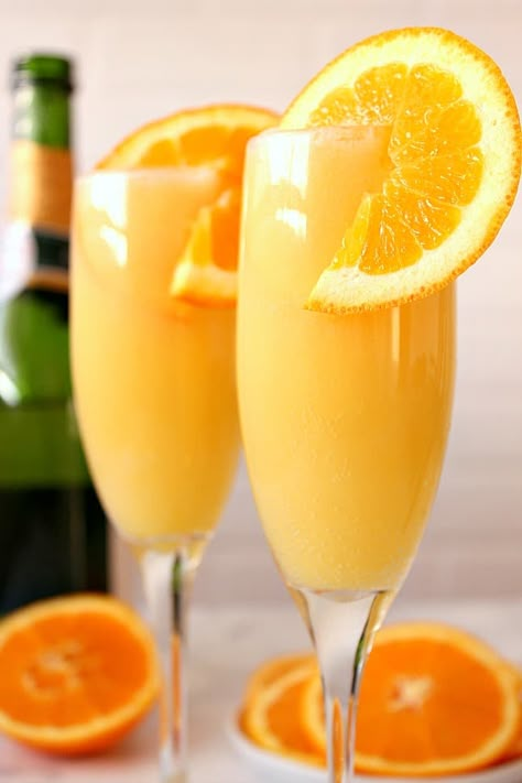 Orange Creamsicle Mimosa Recipe - refreshing and creamy cocktail that tastes just like a creamsicle! Quick and easy to make for your next party! Orange Creamsicle Mimosa, Creamsicle Mimosa, Mimosa Recipe, Orange Creamsicle, Orange Juice, Mimosa, Easy Recipe, Appetizer, Juice