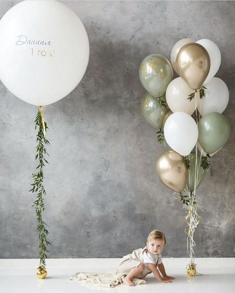 1st Birthday Gender Neutral Themes, Pillars Decorations Ideas, First Birthday Balloon Decorations, Simple 1st Birthday Decorations, Simple First Birthday Decorations, 1 Year Birthday Party Ideas Boy, 1 Birthday Decoration, 1st Birthday Balloon Decorations, Cute Birthday Photoshoot