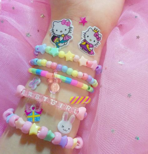 Kawaii Bracelet, Pulseras Kandi, Diy Kandi, Kandi Kid, Charmmy Kitty, Kandi Patterns, Kawaii Core, Kandi Bracelets, Kawaii Jewelry