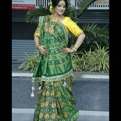 THE PATOLA SAREE (@patola_manufacturer) • Instagram photos and videos Green Bandhani Saree, Bottle Green Saree, Saree Patola, Patola Saree, Bandhani Saree, Green Saree, Contrast Blouse, Bottle Green, Saree Blouse Designs