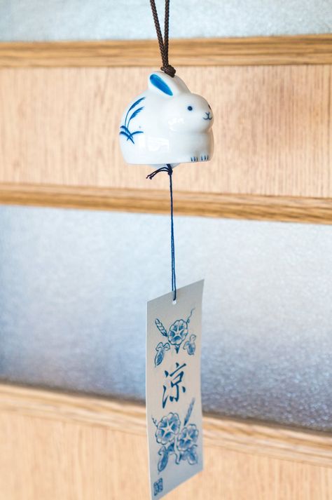 Japanese Wind Chimes, Japanese Houses, Ceramic Rabbit, Cute Furniture, Cool Breeze, Japan Aesthetic, Clay Art Projects, Arte Sketchbook, Japanese House