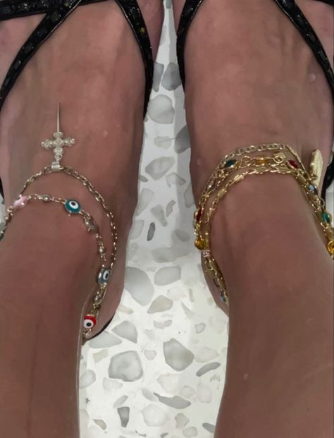 Gold Anklet Aesthetic, Anklet Jewelry Gold, Anklet Stack, Gold Anklet, Dope Jewelry, Stacked Jewelry, Jewelry Lookbook, Mode Inspo, Girly Jewelry