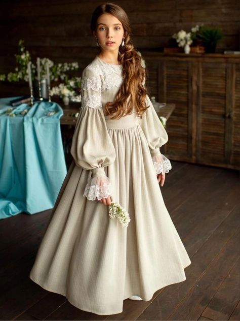 Princess Frocks For Kids, Kids Long Dress, Princess Frocks, Gaun Abad Pertengahan, Frocks For Kids, Fashion Top Outfits, Kids Gown, Kids Frocks, Victorian Clothing