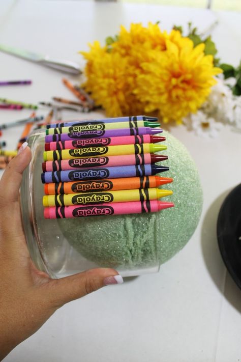 Teacher Crayon Gift, Dollar Tree Diy Teacher Appreciation Gifts, School Supply Bouquet, Crayon Wreath For Teachers Diy, Pencil Centerpiece Ideas, Teacher Flower Arrangements, Classroom Crafts For Teachers, Teacher Crafts For Classroom, Teacher Bouquet Ideas