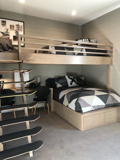 Modern Bunk, Bunk Bed Rooms, Bunk Beds Built In, Boys Bedroom Makeover, Built In Bunks, Bunk Rooms, Bunk Bed Designs, Bedroom Setup, Small Room Design