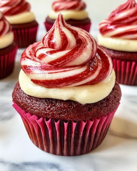 Decorating Red Velvet Cupcakes, Marble Cupcakes, Velvet Cupcakes, Cupcake Decorating, Red Velvet Cupcakes, Vanilla Flavoring, Cupcakes Decoration, Christmas Decorating, Cake Cookies