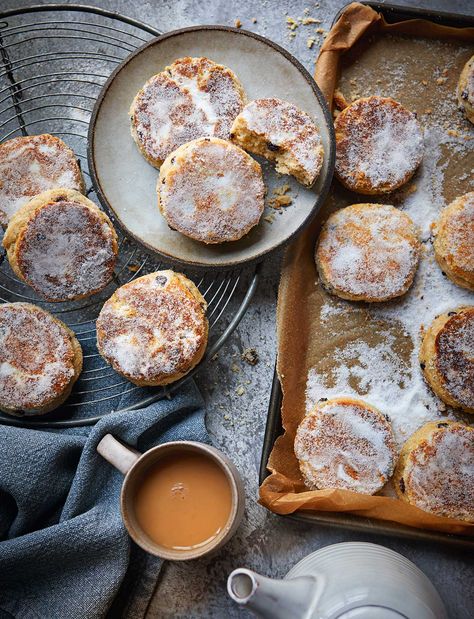 Sweet Quick Bread, Welsh Cakes Recipe, Welsh Cakes, Griddle Cakes, Welsh Recipes, Alternative Names, British Baking, Open Fire, Icing Sugar