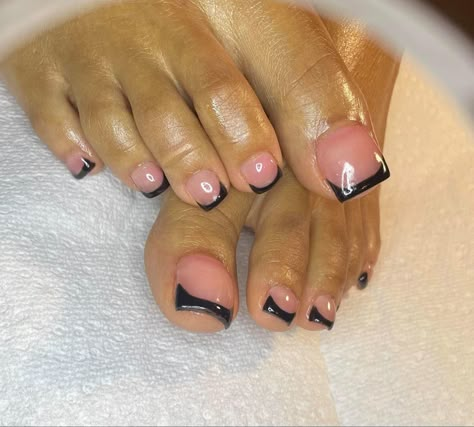 Black Tip Toe Nails, Black Acrylic Toes, Toes Acrylic Toenails, Black Toe Nails, Black French Tip, Pedicure Designs Toenails, Gel Toe Nails, Poly Gel, Nails Pretty