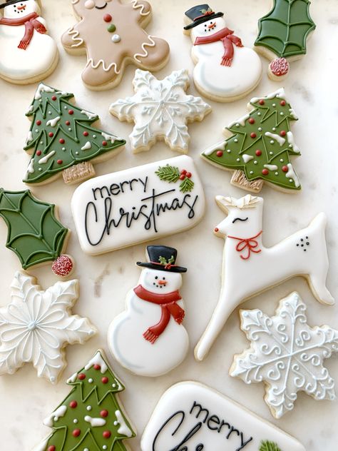 Christmas Decorated Sugar Cookies Christmas Decorated Sugar Cookies, Christmas Sugar Cookie Designs, Iced Christmas Cookies, Royal Icing Christmas Cookies, Decorated Christmas Cookies, Snowflake Sugar Cookies, Christmas Sugar Cookies Decorated, Holiday Sugar Cookies, Cute Christmas Cookies