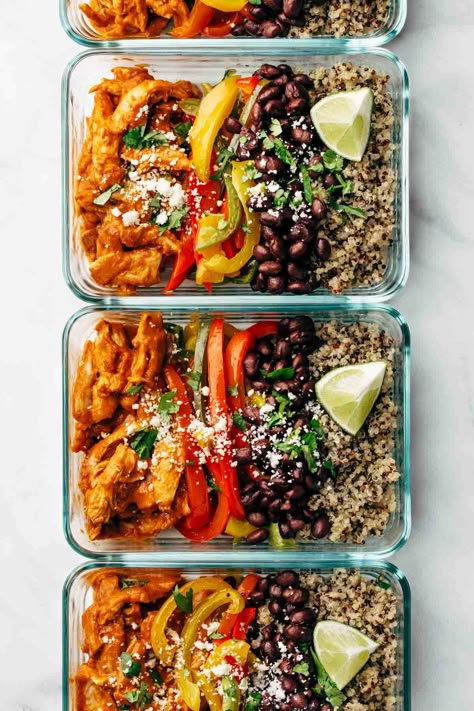 Sheet Pan Chicken Tinga Bowls Recipe - Pinch of Yum Chicken Tinga, Chicken Diet, Lunch Easy, Chicken Lunch, Pinch Of Yum, Sheet Pan Chicken, High Protein Meal Prep, Healthy Lunch Meal Prep, Low Carb Chicken Recipes