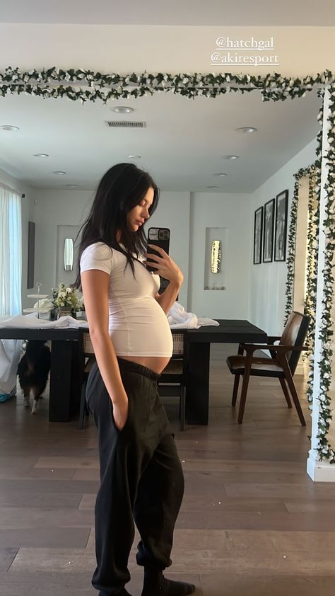 Pregnacy Fashion, Amanda Steele, Pregnancy Belly Photos, Cute Pregnancy Pictures, Pregnancy Goals, Pretty Pregnant, Moms Goals, Cute Maternity Outfits, Pregnancy Looks