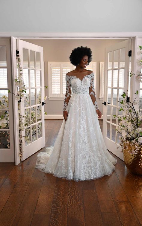 Long-Sleeve Lace Ballgown with Fabric-Covered Buttons - Essense of Australia Wedding Dresses Sapphic Wedding, Bush Wedding, Curvy Wedding, Plus Size Wedding Gowns, Ivory Gown, Essense Of Australia, Kleinfeld Bridal, Curvy Bride, Illusion Tulle