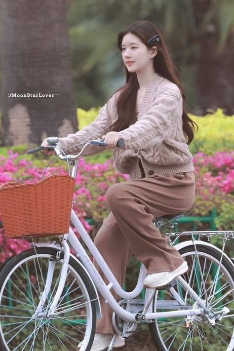 China Outfits Style, Cute Asian Fashion, Cardigan Knitted, Hidden Love, Ulzzang Couple, China Girl, Korean Fashion Trends, Cool Summer, Chinese Actress