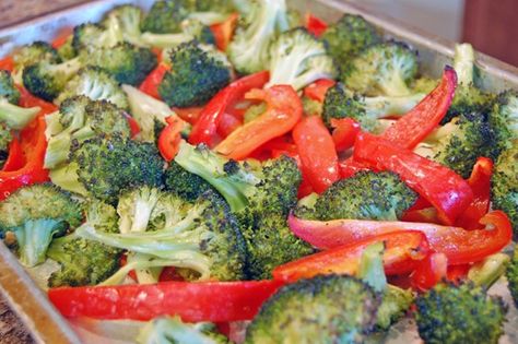 Want to eat more vegetables? Start roasting them! Easy changes for health. Broccoli And Peppers, Red Pepper Recipes, Red Cabbage Recipes, Eat More Vegetables, Red Cabbage Salad, Eat At Home, Bread Easy, Cabbage Salad, Cooked Veggies