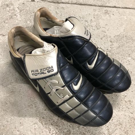 Y2K RARE Early 2000s Nike Air Zoom Total 90 Football Soccer Boots Sportswear TAKING OFFERS (read description first) Size: UK7.5 Condition: Good Condition (Paint chipping interior, reflects offer prices) Cost: $You Offer Me + Shipping *Send me a PM if interested, I’ll send you my banking details and will hold for 12 hours! *Feel free to chuck us questions/queries/offers our way! #y2k #thrift #secondhand #grunge #bohemian #thrifted #fashion #indie #punk #clothing #baddie #streetwear #90s #vi... 2000s Sneakers, Baddie Streetwear, 2000s Shoes, Grunge Bohemian, Indie Punk, Y2k Thrift, Thrifted Fashion, Nike Tempo, Nike Shoe