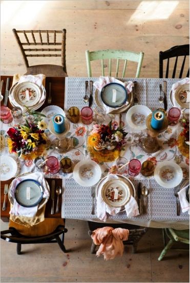 Stylish Wedding Trends We Just Love Wedding Ideas Table Settings, Shabby Chic Wedding Ideas, Shabby Chic Table Settings, Chic Wedding Ideas, Mismatched Plates, Mismatched Chairs, Stile Boho Chic, Shabby Chic Table, Shabby Chic Living