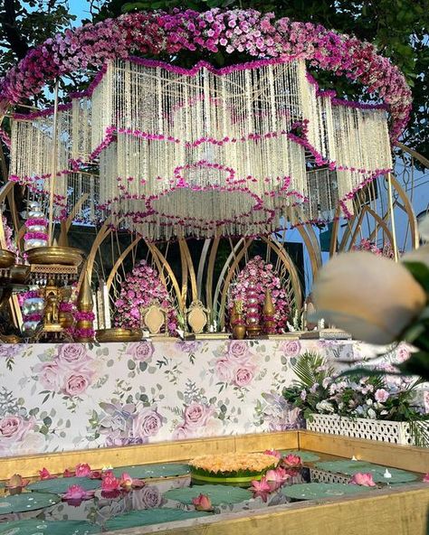 Vidhi Mandap, Mandap Design, Wedding Hall Decorations, Wedding Background Decoration, Diy Wedding Backdrop, Wedding Stage Design, Mandap Decor, Desi Wedding Decor, Blooming Lotus