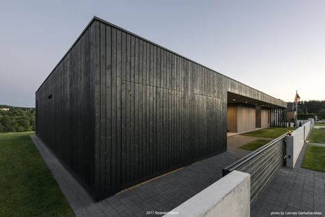 The Black Box House by Pao Architects Black Wood House Exterior, Black Architecture, Black Houses, Looking For Houses, Box House, Rolling Door, Timber Cladding, Shed Homes, Box Houses